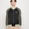 Iceberg Giubbotto Tessuto - Bomberjacks - Black/Khaki 1 Iceberg Giubbotto Tessuto - Bomberjacks - Black/Khaki -Jack and Jones Verkoopwinkel 5dcc2dd1a5c849efb60e8c4d997c9704