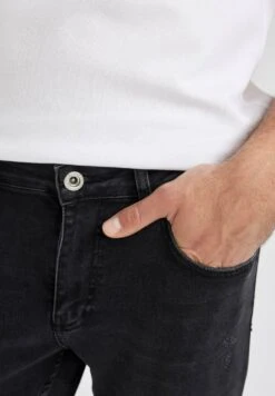 DeFacto Comfort Fit - Slim Fit Jeans - Black 10 DeFacto Comfort Fit - Slim Fit Jeans - Black -Jack and Jones Verkoopwinkel 60af47bafe6243d0a5127144ab380270