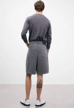 ADOLFO DOMINGUEZ Relaxed Fit - Jeansshort - Light Grey 10 ADOLFO DOMINGUEZ Relaxed Fit - Jeansshort - Light Grey -Jack and Jones Verkoopwinkel 6247439aedd44be79230e98ae3b4e74f