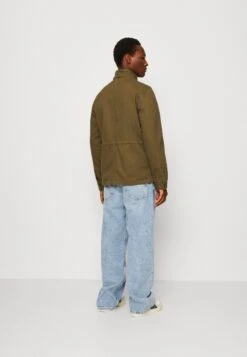 Only & Sons Onsdennis Field Jacket Unisex - Lichte Jas - Olive Night 10 Only & Sons Onsdennis Field Jacket Unisex - Lichte Jas - Olive Night -Jack and Jones Verkoopwinkel 64b5df98911d406392d0984ce954a432