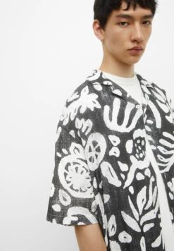 PULL & BEAR Floral Short Sleeve - Overhemd - Black -Jack and Jones Verkoopwinkel 650edce1ec3c41d98c835e51527a67d0