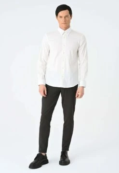 Slim Fit Classic - Overhemd - Ecru -Jack and Jones Verkoopwinkel 65bce0f8fba948c9b75ab5dd8a9af97c