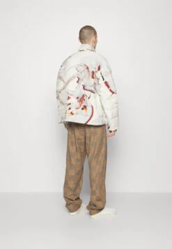 Henrik Vibskov Tabasco Jacket Unisex - Winterjas - Snow/Tomato/Mouse 10 Henrik Vibskov Tabasco Jacket Unisex - Winterjas - Snow/Tomato/Mouse -Jack and Jones Verkoopwinkel 686537e567cb4116bc1c49416cb594fc