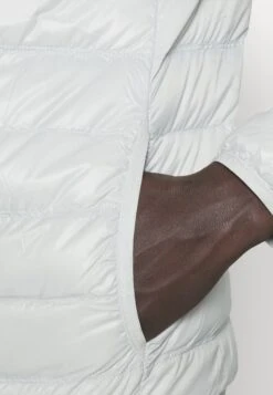 EA7 Emporio Armani Jacket - Gewatteerde Jas - Light Grey -Jack and Jones Verkoopwinkel 695c65b937f643b99d44560da5a37b72