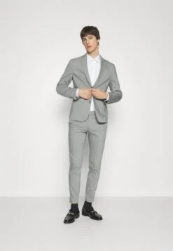 DRYKORN Sight - Broek - Grey -Jack and Jones Verkoopwinkel 6f512aad78dc40edb25fb791318405a9