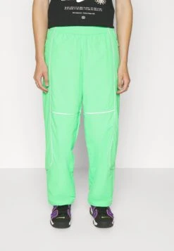 The North Face Piping Wind Pant - Broek - Chlorophyll Green 12 The North Face Piping Wind Pant - Broek - Chlorophyll Green -Jack and Jones Verkoopwinkel 6fc6b1477efd47ed978c2755abe39721