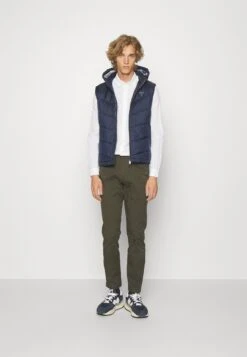 Guess Super Light Vest - Bodywarmer - Smart Blue 9 Guess Super Light Vest - Bodywarmer - Smart Blue -Jack and Jones Verkoopwinkel 7104f2082c0343ac844cd3a8704a84bb