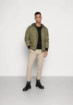 Blend Romseybh - Winterjas - Winter Moss 8 Blend Romseybh - Winterjas - Winter Moss -Jack and Jones Verkoopwinkel 745bd891d7ca4c7d8e6a97c24d397842