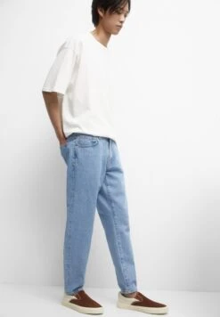 PULL & BEAR Coloured Standard - Slim Fit Jeans - Stone Blue Denim 14 PULL & BEAR Coloured Standard - Slim Fit Jeans - Stone Blue Denim -Jack and Jones Verkoopwinkel 74a5d2e240b845438242e1de37d93927