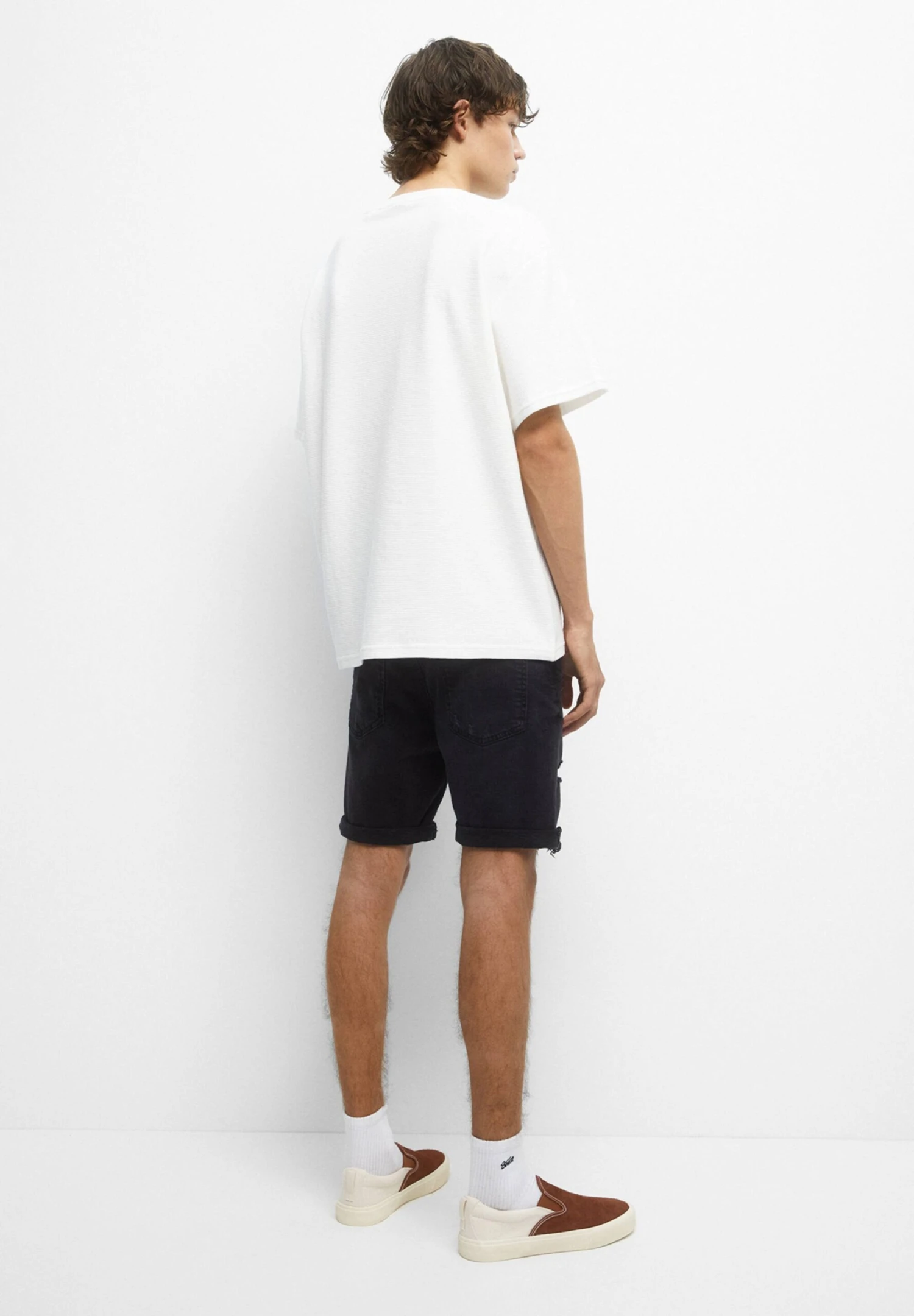 PULL & BEAR Ripped Bermuda- Jeansshort - Black 5 PULL & BEAR Ripped Bermuda- Jeansshort - Black - Afbeelding 3