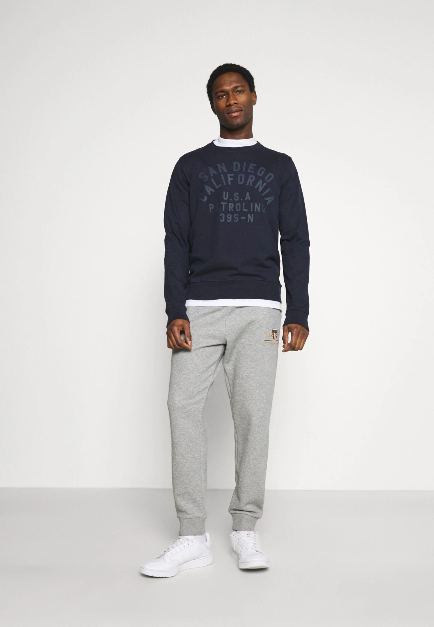 Gant Archive Shield- Trainingsbroek - Grey Melange 4 Gant Archive Shield- Trainingsbroek - Grey Melange - Afbeelding 2