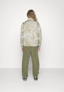 Nike Sportswear Windjack - Neutral Olive/Light Iron Ore/Black 14 Nike Sportswear Windjack - Neutral Olive/Light Iron Ore/Black -Jack and Jones Verkoopwinkel 7a6a814bc8734b1da7147d0395220e00