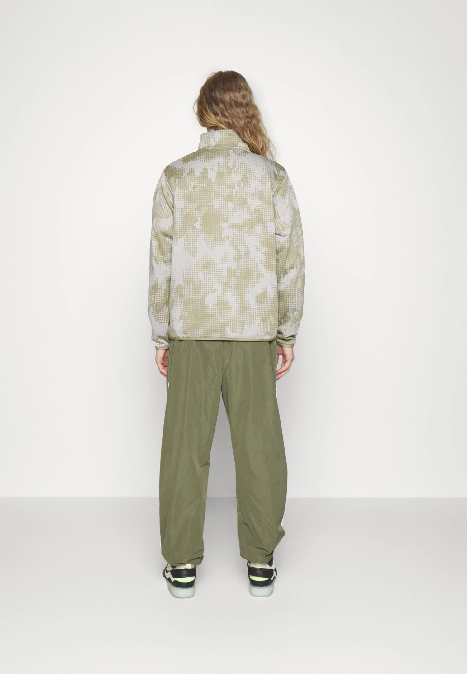 Nike Sportswear Windjack - Neutral Olive/Light Iron Ore/Black 6 Nike Sportswear Windjack - Neutral Olive/Light Iron Ore/Black - Afbeelding 4