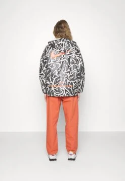 Nike Sportswear Trend - Regenjas - Anthracite/Black/Bright Crimson 13 Nike Sportswear Trend - Regenjas - Anthracite/Black/Bright Crimson -Jack and Jones Verkoopwinkel 7c280344d8a0479290e9c444638200d3