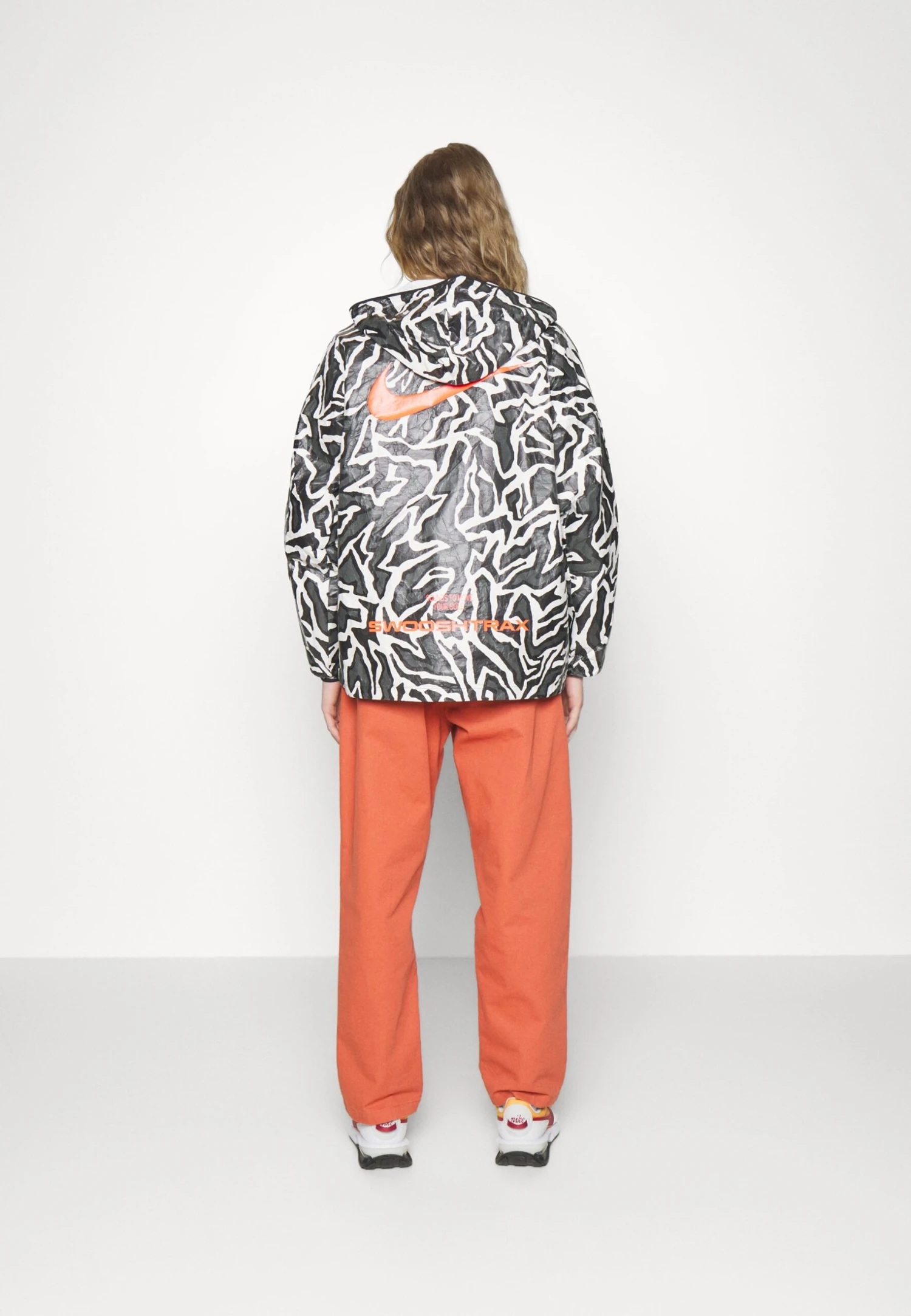 Nike Sportswear Trend - Regenjas - Anthracite/Black/Bright Crimson 6 Nike Sportswear Trend - Regenjas - Anthracite/Black/Bright Crimson - Afbeelding 4