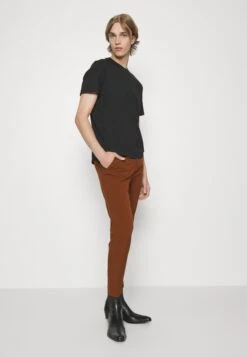 Lindbergh Slim Fit Club Pants - Broek - Deep Camel 11 Lindbergh Slim Fit Club Pants - Broek - Deep Camel -Jack and Jones Verkoopwinkel 7c6deeb41a9b4025afdeccc6c100fb86
