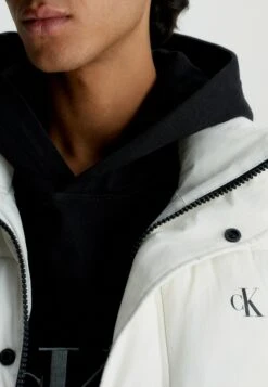Calvin Klein Jeans Crinkle Puffer Gilet - Bodywarmer - Ivory -Jack and Jones Verkoopwinkel 7f9b38c1bec04241a87347d906548727