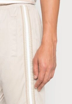 BRAVE SOUL Shorts - Stone/White Tape -Jack and Jones Verkoopwinkel 802b37ecc2f745e9abaecbe93cd3c806