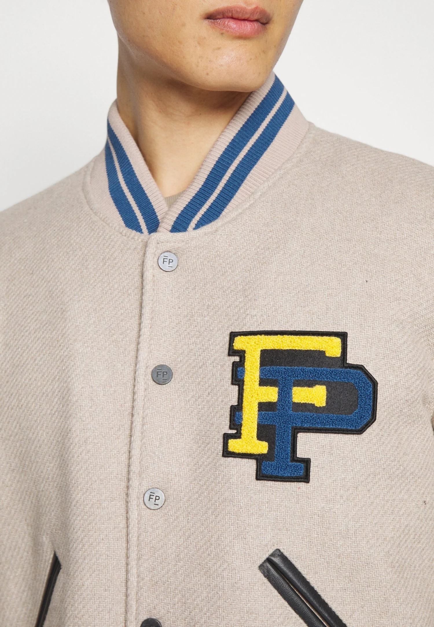 Filling Pieces Varsity Jacket - Bomberjacks - Sand 11 Filling Pieces Varsity Jacket - Bomberjacks - Sand - Afbeelding 9