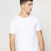 Michael Kors Basic Crew Neck 3 Pack - Hemd - White 1 Michael Kors Basic Crew Neck 3 Pack - Hemd - White -Jack and Jones Verkoopwinkel 8695af9200c949eabf29f153fdd1b376