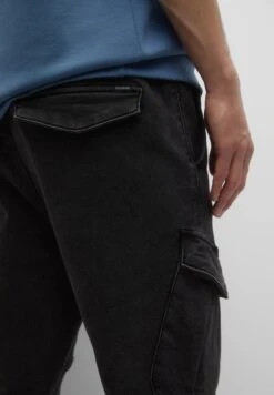 PULL & BEAR Basic Cargo- Jeans Tapered Fit - Black Denim -Jack and Jones Verkoopwinkel 87e7dd3fbec549d6b904bf8f4ca510ea