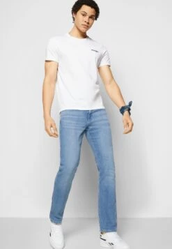 Wrangler Greensboro - Straight Leg Jeans - Highlite -Jack and Jones Verkoopwinkel 8c7ba9d880754b4e9be86ccf55eb8a95