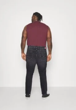 Ryan Plus - Straight Leg Jeans - Black -Jack and Jones Verkoopwinkel 8e87541537364bc59c316e83b6af0742