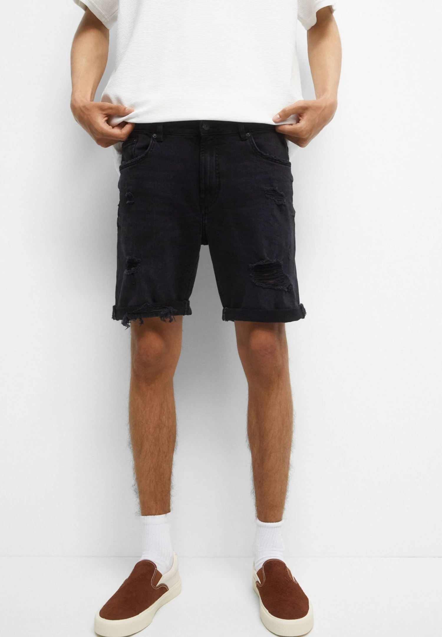 PULL & BEAR Ripped Bermuda- Jeansshort - Black 3 PULL & BEAR Ripped Bermuda- Jeansshort - Black
