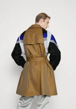 KOCHÉ Trenchcoat - Beige 10 KOCHÉ Trenchcoat - Beige -Jack and Jones Verkoopwinkel 93333a80d3634dde939a91ce07768f0c