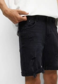 PULL & BEAR Ripped Bermuda- Jeansshort - Black 13 PULL & BEAR Ripped Bermuda- Jeansshort - Black -Jack and Jones Verkoopwinkel 97838c59f72c4fcaac978ac98611776c