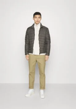 Colmar Originals Gewatteerde Jas - Vulcan Black -Jack and Jones Verkoopwinkel 9867cef04c0e40428d74ef339915acba