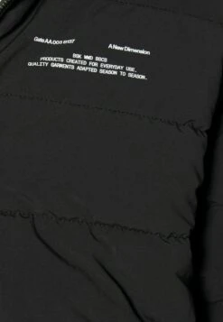 BERSHKA Pouch Pocket - Outdoorjas - Black 13 BERSHKA Pouch Pocket - Outdoorjas - Black -Jack and Jones Verkoopwinkel 989938e577c64eada23ad8c2cd6aafbd