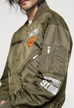 Evisu Kamon Jacket - Bomberjacks - Dark Olive -Jack and Jones Verkoopwinkel 9a6409586da246d085c9b12efd4aa42a