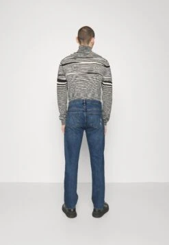 FRAME Straight Leg Jeans - Itas -Jack and Jones Verkoopwinkel 9bf995e95ab54e8098b0c70dc9bb95be