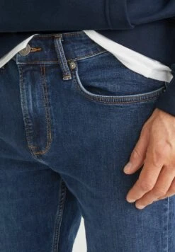 Straight Leg Jeans - Denim Dark Blue 12 Straight Leg Jeans - Denim Dark Blue -Jack and Jones Verkoopwinkel 9cd17e5717d14080a6e75d433a75652e