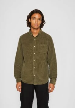 URBAN CLASSICS Corduroy Shirt - Overhemd - Olive 11 URBAN CLASSICS Corduroy Shirt - Overhemd - Olive -Jack and Jones Verkoopwinkel 9e658960523a4aa488ef76ef92be5e62
