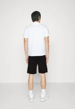 EA7 Emporio Armani Bermuda - Shorts - Black 10 EA7 Emporio Armani Bermuda - Shorts - Black -Jack and Jones Verkoopwinkel 9e8de132fe43483097601dfd5452fa1c