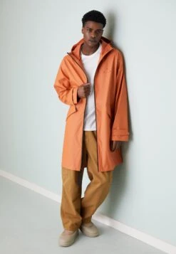 Jordan Regenjas - Rust Oxide -Jack and Jones Verkoopwinkel a106d30c51284467a601fc865c5965ba