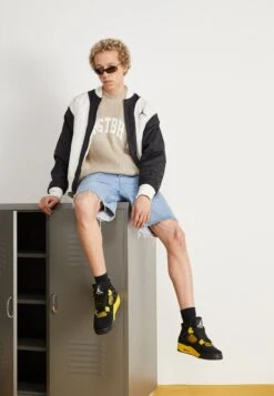 Jordan Bomberjacks - Sail/Black 10 Jordan Bomberjacks - Sail/Black -Jack and Jones Verkoopwinkel a1a7fe6b62154f3e8a98b77c2ede9885