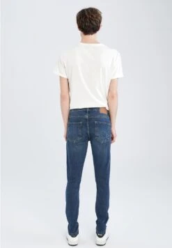 DeFacto Carlo Skinny Fit - Slim Fit Jeans - Blue -Jack and Jones Verkoopwinkel a3cedf6f84284f1fa4d33cf98ecd68e6