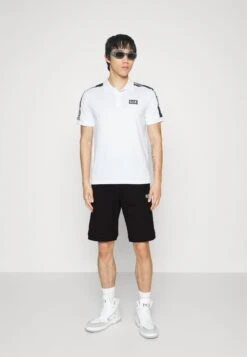 EA7 Emporio Armani Bermuda - Shorts - Black 9 EA7 Emporio Armani Bermuda - Shorts - Black -Jack and Jones Verkoopwinkel a41dc0c5999f47bcbe75eb795ee4bd5d