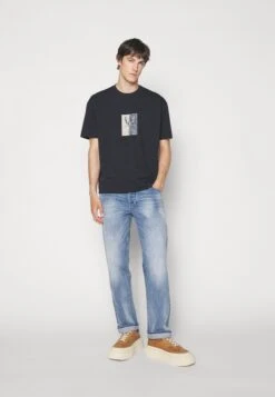 Emporio Armani Pockets Pant - Straight Leg Jeans - Denim Blu 14 Emporio Armani Pockets Pant - Straight Leg Jeans - Denim Blu -Jack and Jones Verkoopwinkel a6d861afe3c34e188806407cae516d10