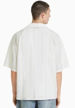 BERSHKA Short Sleeve With Swiss - Overhemd - White -Jack and Jones Verkoopwinkel a6e21956dc6a406c80a11f1635bb4cf7