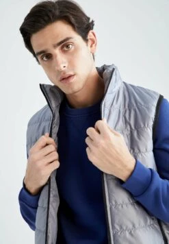 DeFacto Slim Fit - Bodywarmer - Grey 9 DeFacto Slim Fit - Bodywarmer - Grey -Jack and Jones Verkoopwinkel af0f19d2541e40ca9494446112a7beaa