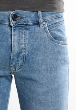 Bugatti Straight Leg Jeans - Mid Blue -Jack and Jones Verkoopwinkel b0006ff6d1354328aa7d9474d39708bb