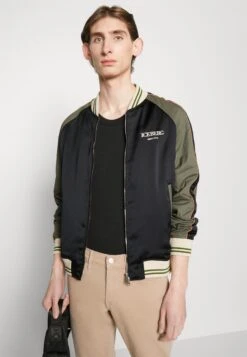 Iceberg Giubbotto Tessuto - Bomberjacks - Black/Khaki 12 Iceberg Giubbotto Tessuto - Bomberjacks - Black/Khaki -Jack and Jones Verkoopwinkel b096257f40e448938d2697f43b478de1