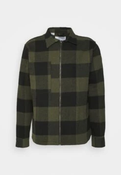 Selected Homme Slhloosedoller Overshirt - Lichte Jas - Dark Olive 14 Selected Homme Slhloosedoller Overshirt - Lichte Jas - Dark Olive -Jack and Jones Verkoopwinkel b1cafff247304b6ab1b34e2d58a22710