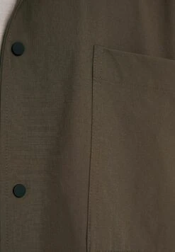 BERSHKA Long Sleeve Technical -Parachute- Overhemd - Brown -Jack and Jones Verkoopwinkel b2767bd4ba2d454398f031f4e31cb9ee