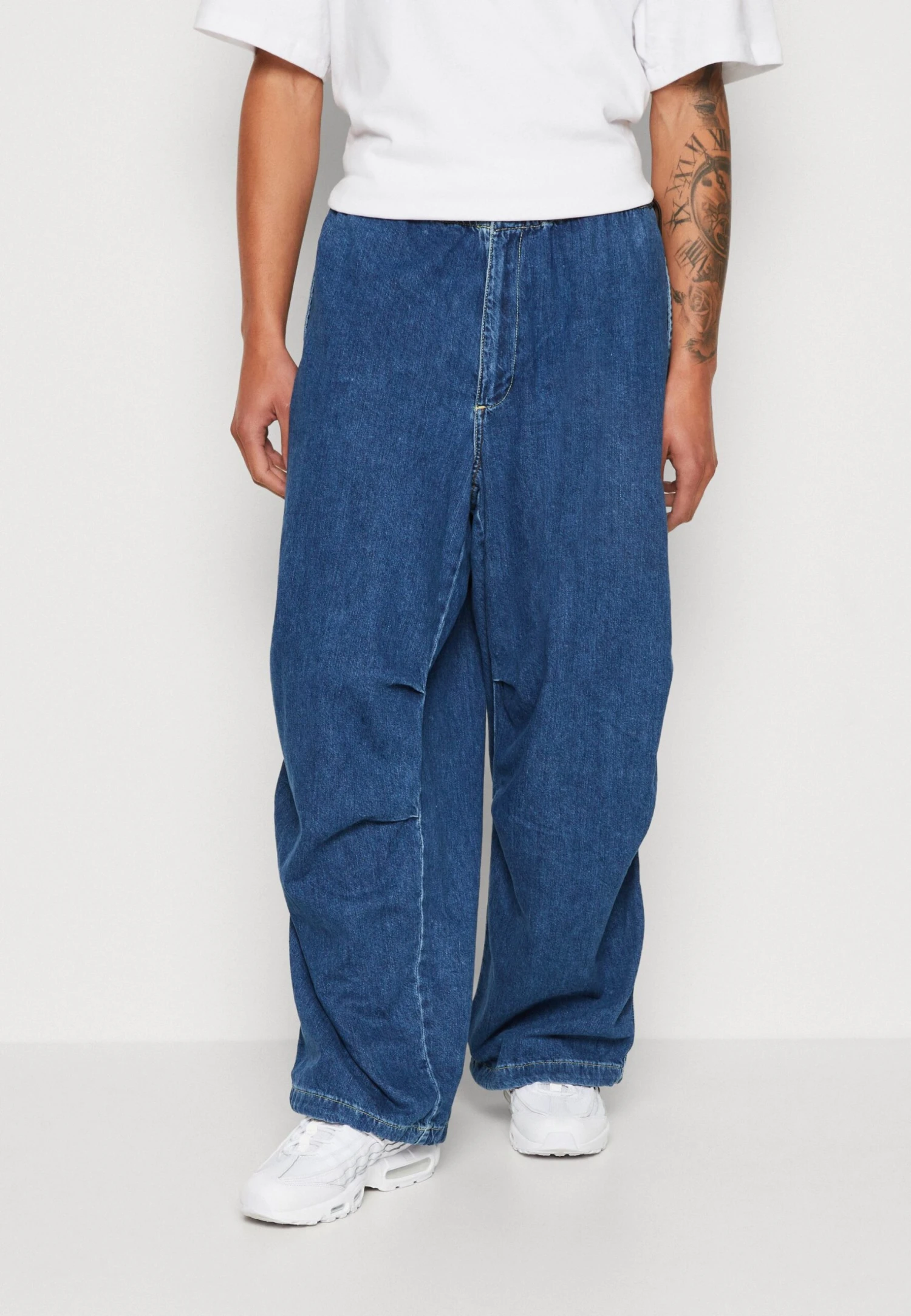 BDG Urban Outfitters Chute Baggy Pant - Relaxed Fit Jeans - Light Wash 3 BDG Urban Outfitters Chute Baggy Pant - Relaxed Fit Jeans - Light Wash