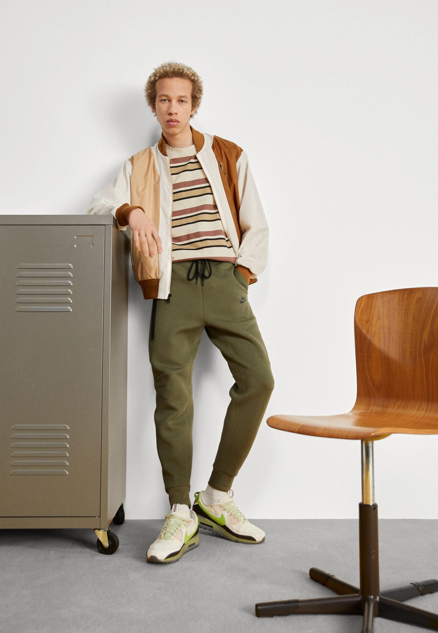 Nike Sportswear Trainingsbroek - Medium Olive/Black 4 Nike Sportswear Trainingsbroek - Medium Olive/Black - Afbeelding 2